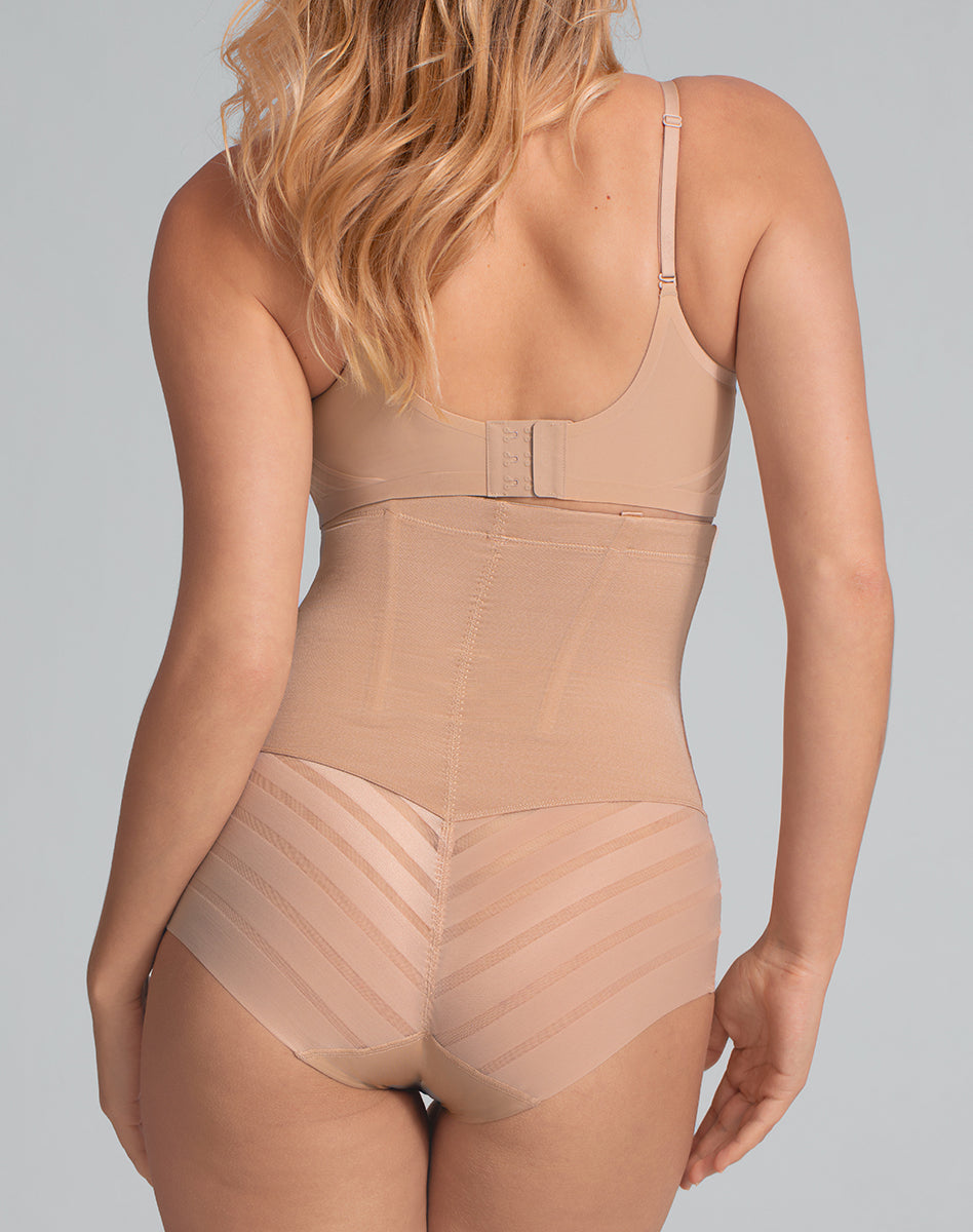 QB-Model-Sand-M-Elle-Back.jpg