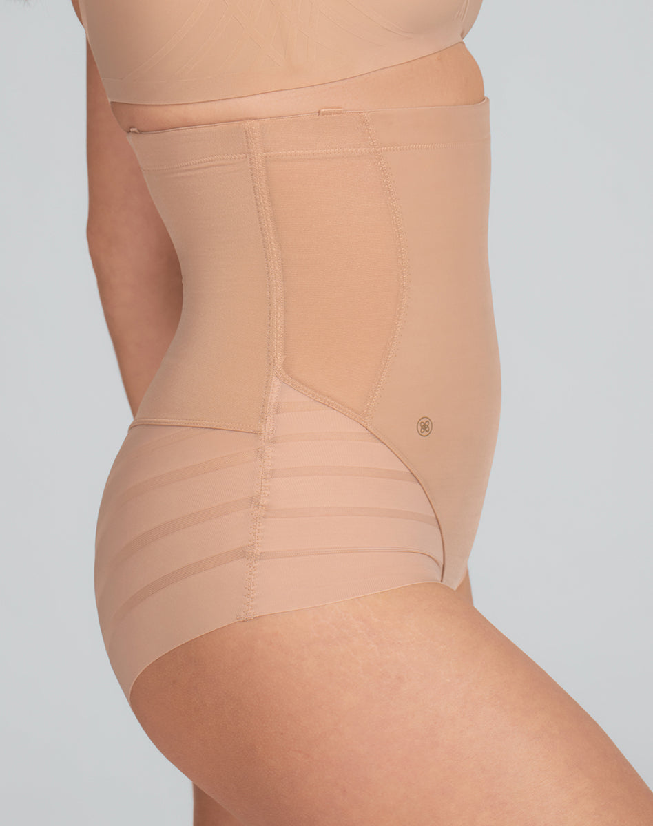 QB-Model-Sand-M-Elle-Side.jpg