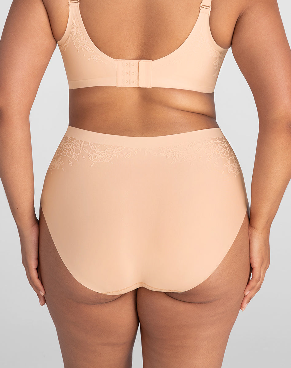 SilhouetteRBrief-Model-Blush-1X-Julia-Back.jpg