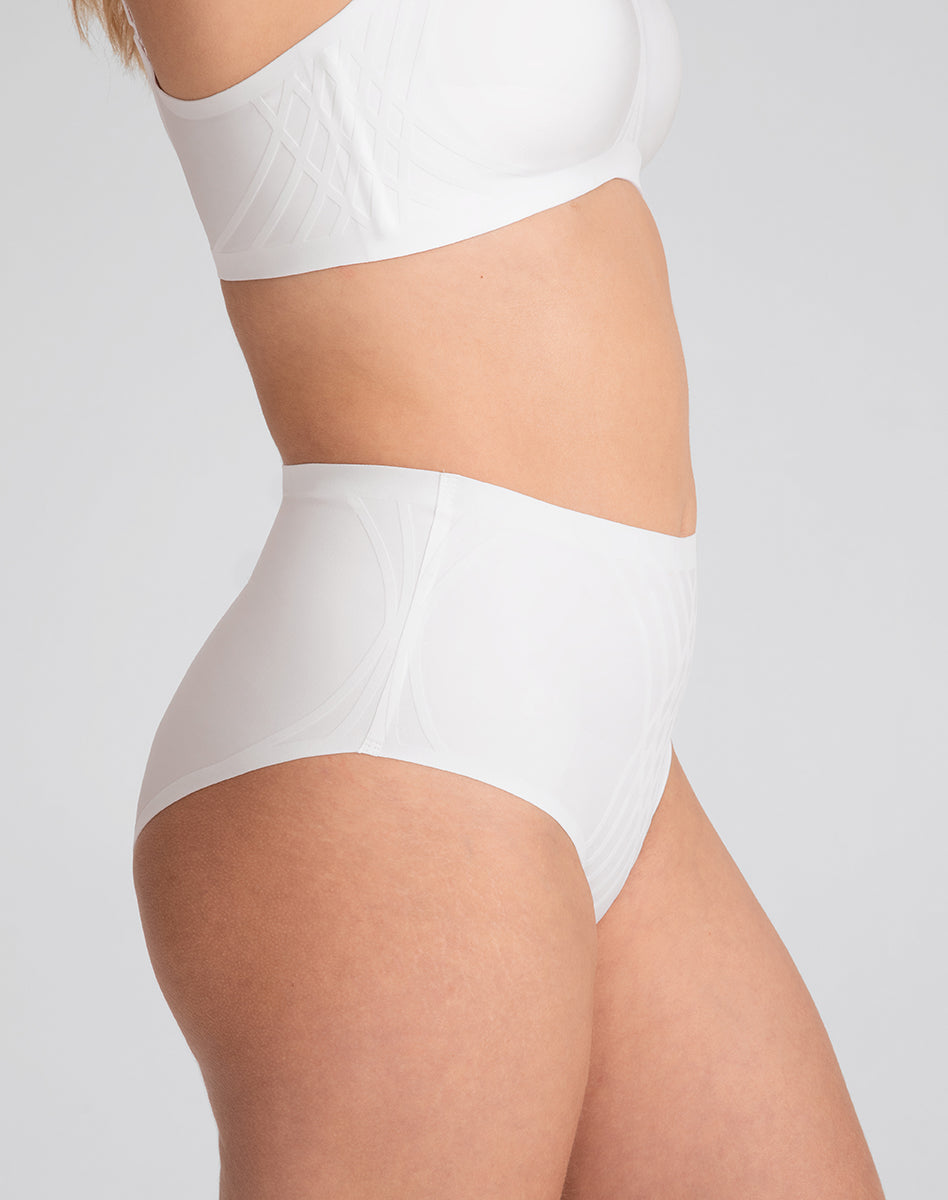 Silhouette_Brief-Model-Astral-M-Elle-Side.jpg