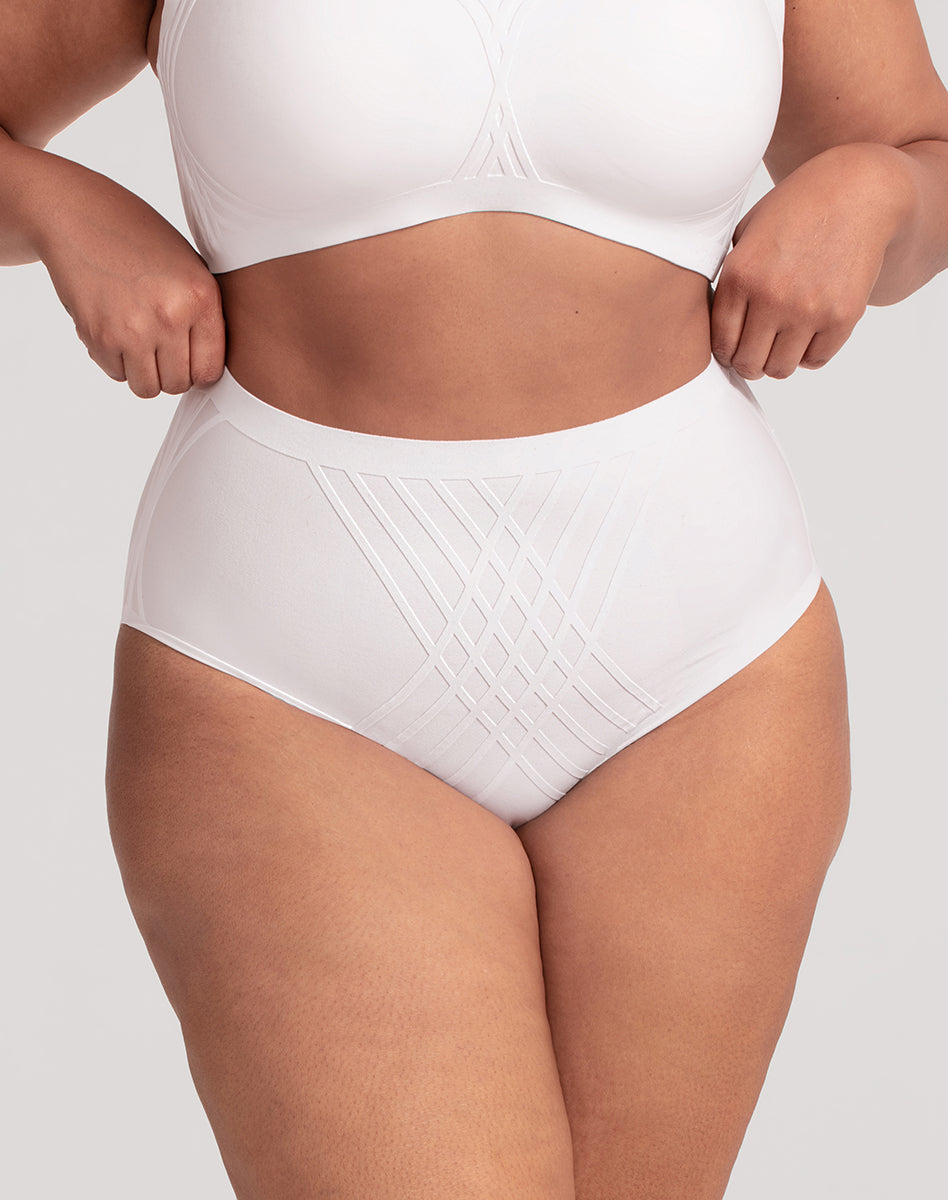 Silhouette_Brief-Model-Astral-XL-Courtney-Front.jpg