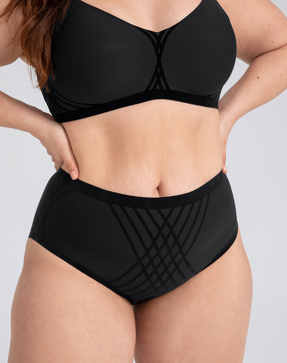 Silhouette_Brief-Model-Vamp-1X-Brianna-Front.jpg