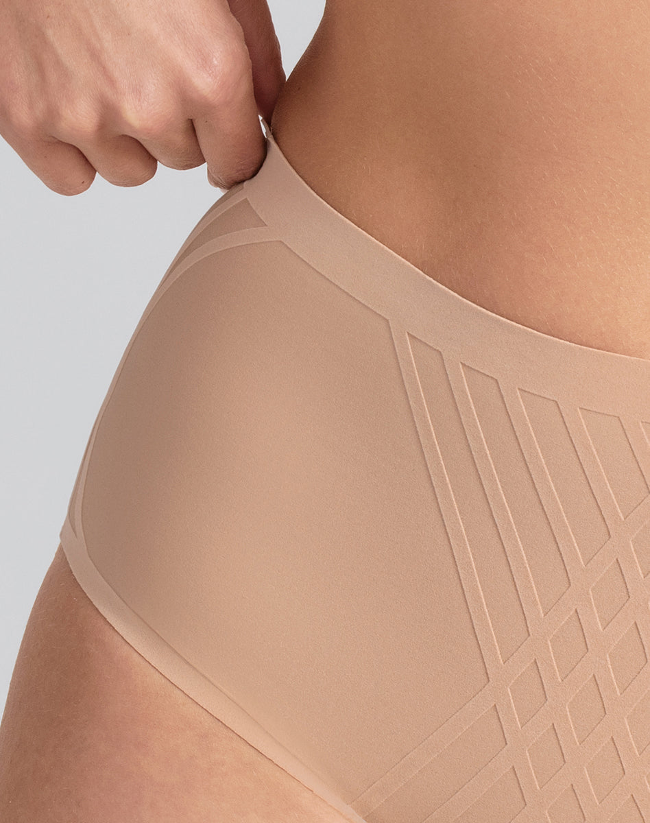 Silhouette_Brief-ZoomIn-Sand.jpg